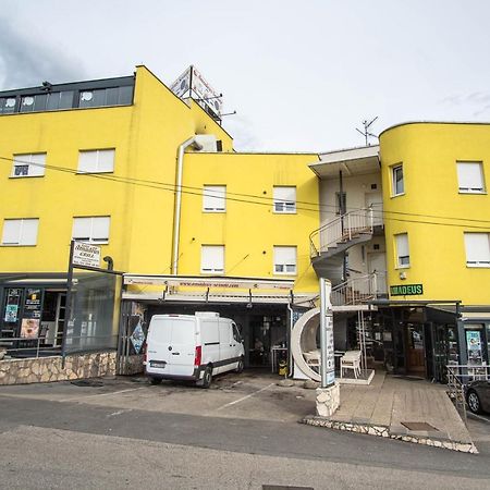 Sobe Amadeus Otel Sesvete Dış mekan fotoğraf